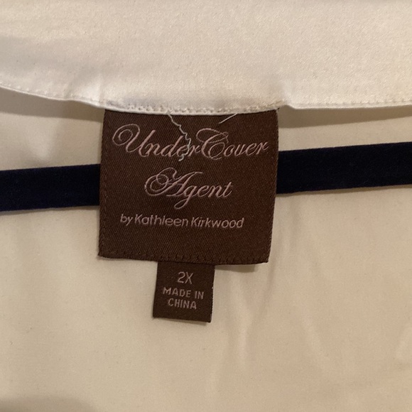 Undercover agent ivory satin ruffled sleeveless shirt - Picture 3 of 5